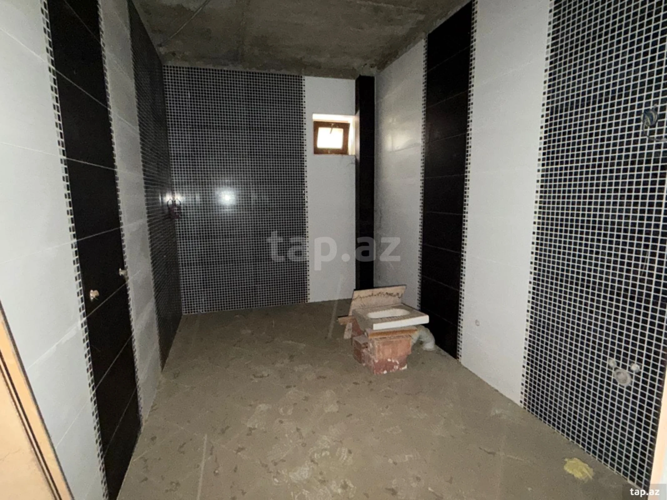 Satılır 6 otaqlı həyət evi