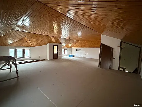 Satılır 6 otaqlı həyət evi