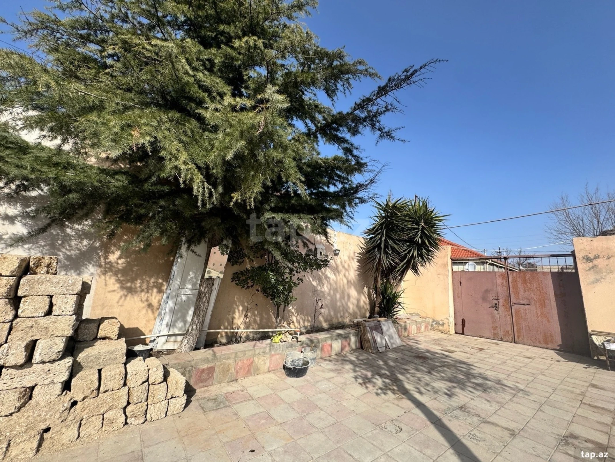 Satılır 5 otaqlı həyət evi