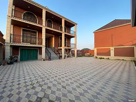 Satılır 9 otaqlı həyət evi