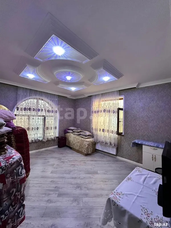 Satılır 9 otaqlı həyət evi