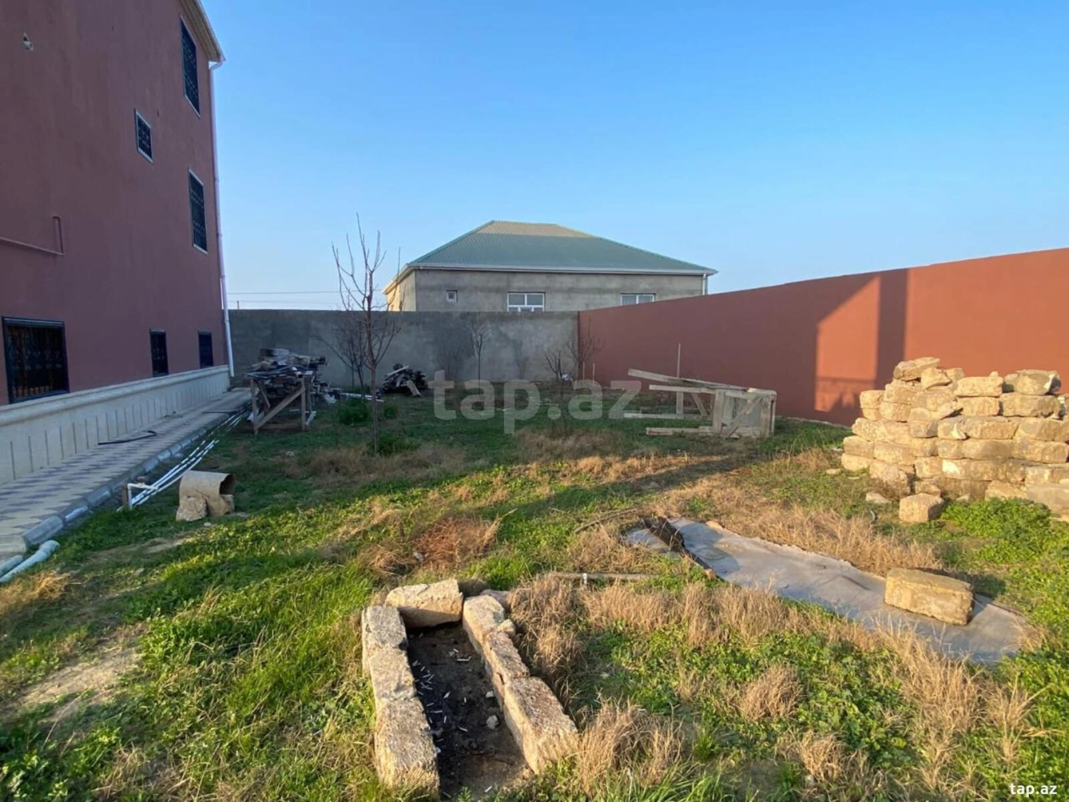 Satılır 9 otaqlı həyət evi