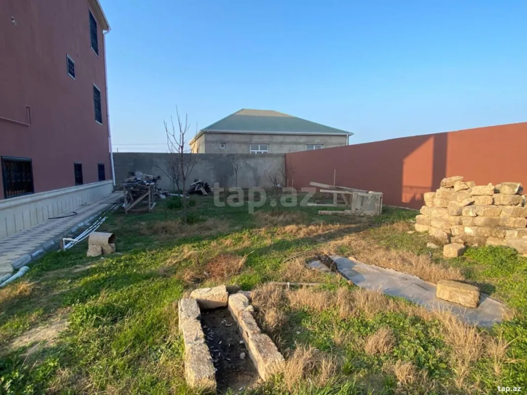 Satılır 9 otaqlı həyət evi