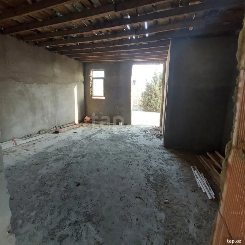 Satılır 5 otaqlı həyət evi