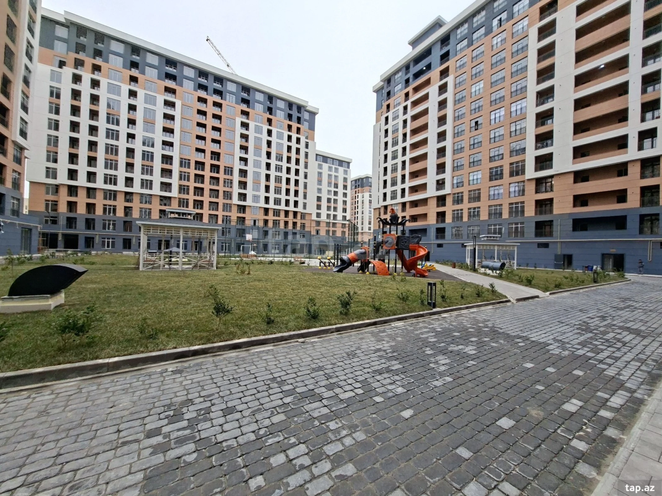 Kirayə verilir 2 otaqlı yeni tikili 77 m²