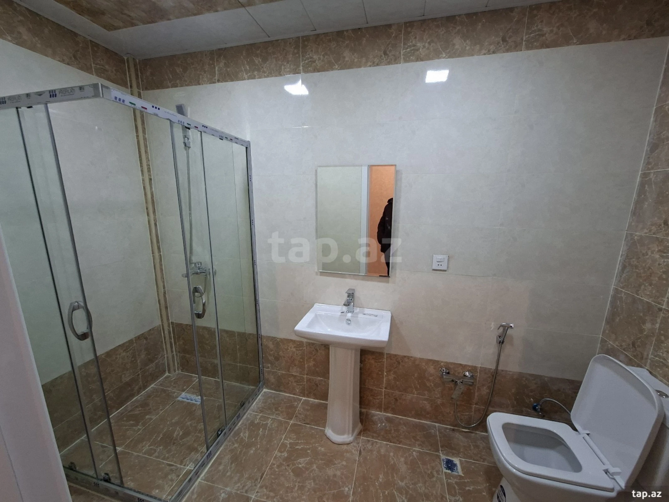 Kirayə verilir 2 otaqlı yeni tikili 77 m²