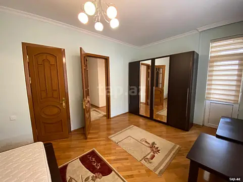 Satılır 3 otaqlı yeni tikili 180 m²