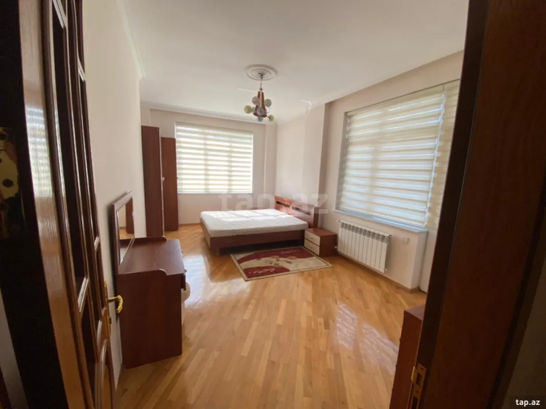 Satılır 3 otaqlı yeni tikili 180 m²