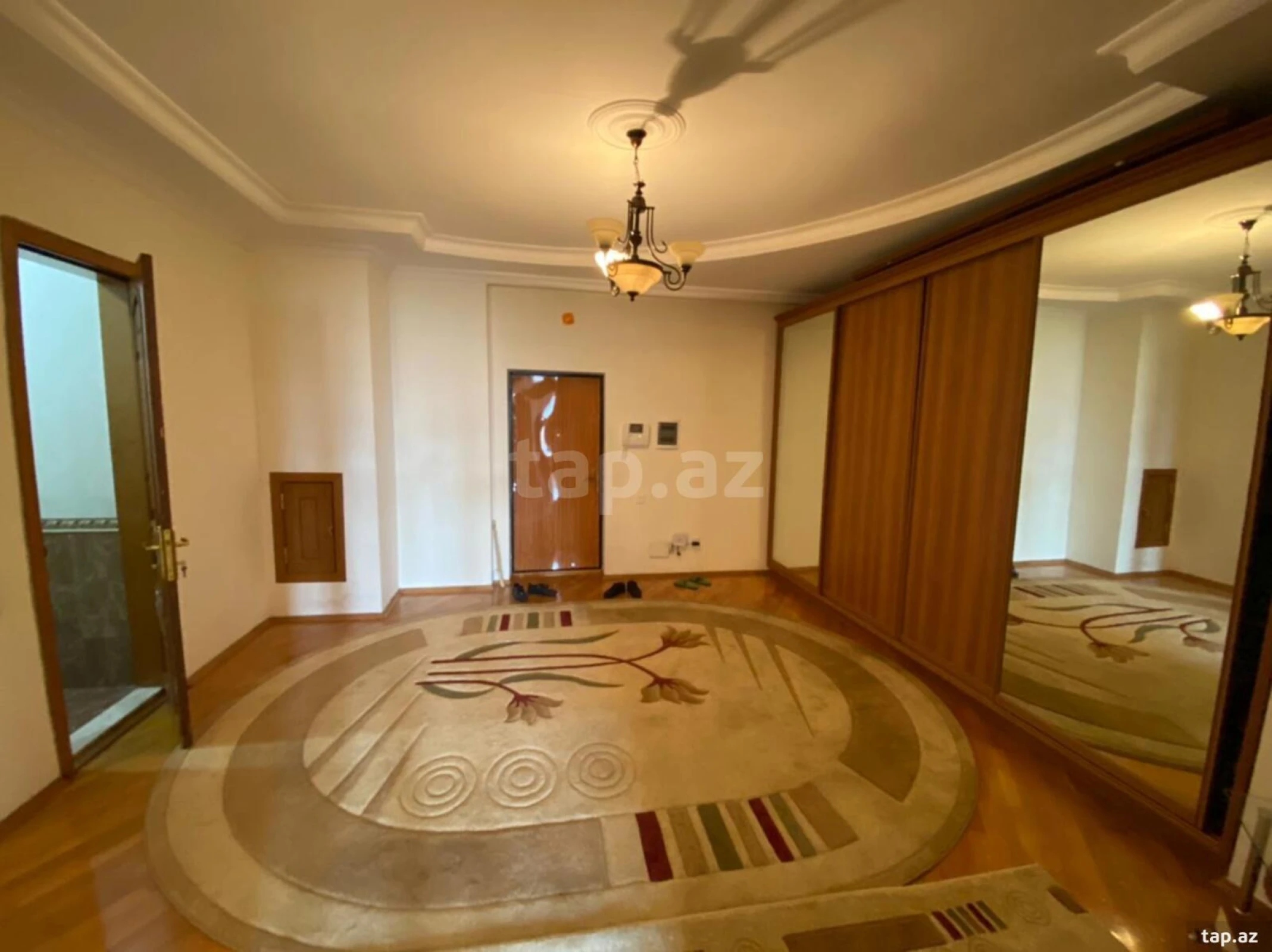 Satılır 3 otaqlı yeni tikili 180 m²
