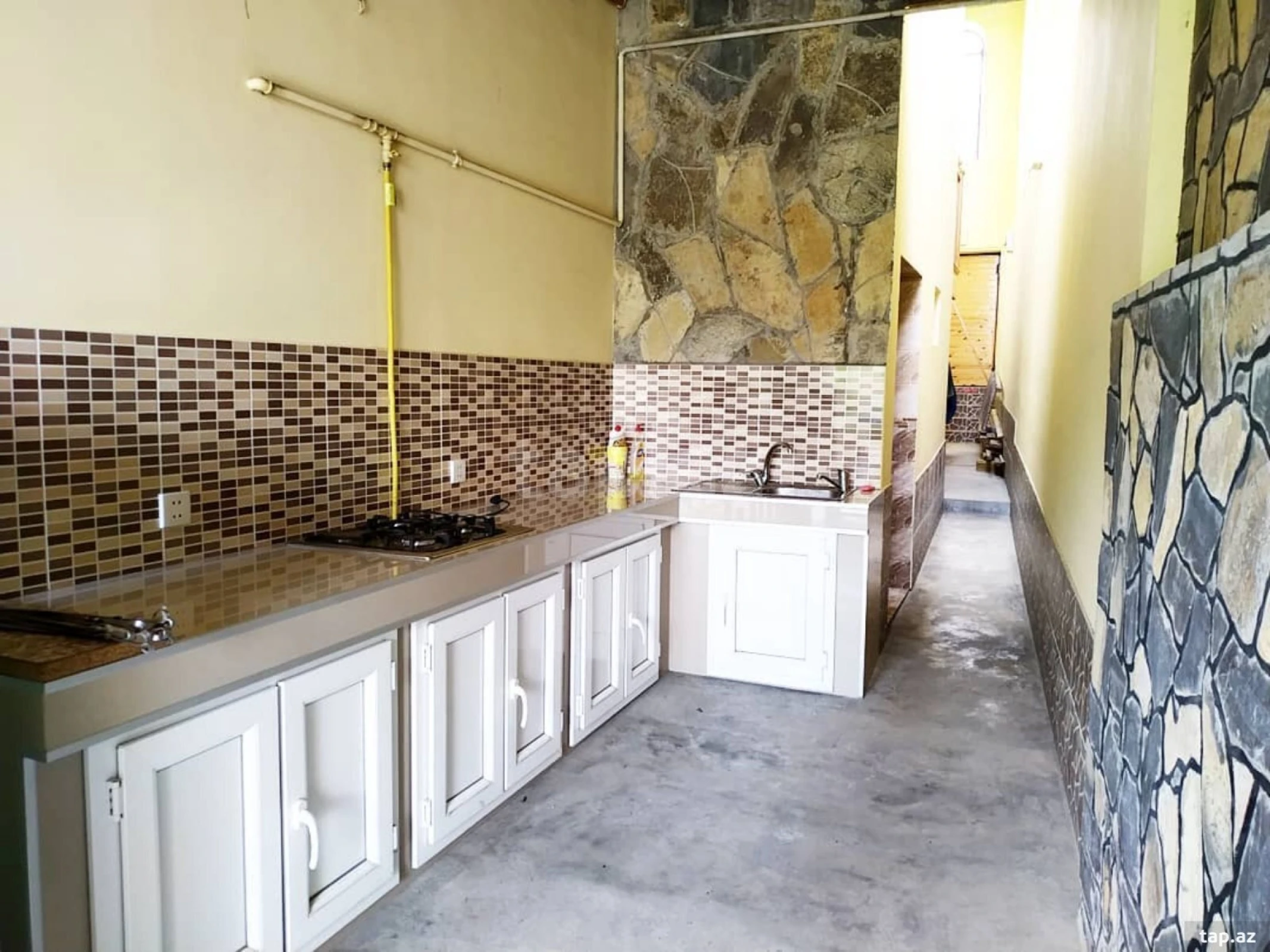 Kirayə verilir 6 otaqlı həyət evi