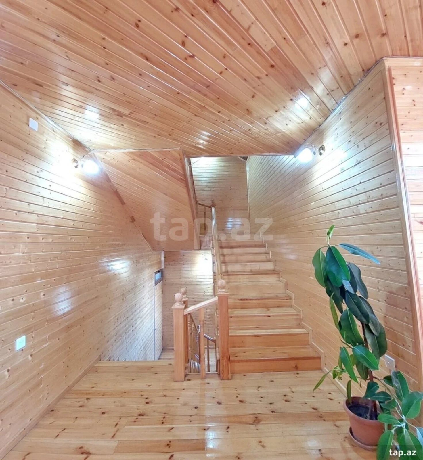 Kirayə verilir 6 otaqlı həyət evi