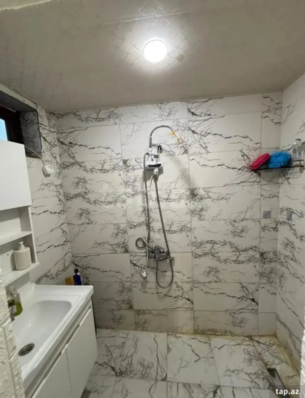 Kirayə verilir 3 otaqlı həyət evi