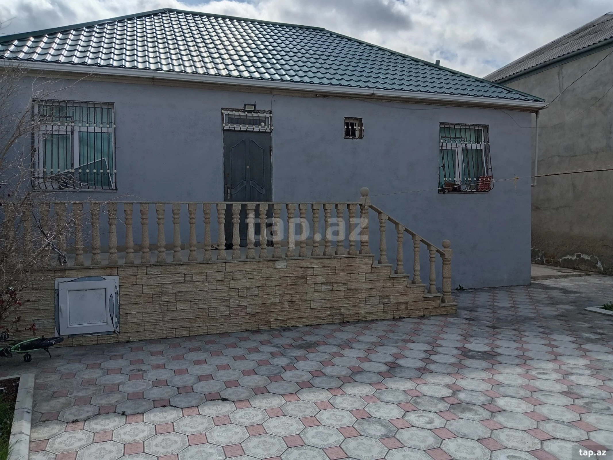 Satılır 3 otaqlı həyət evi