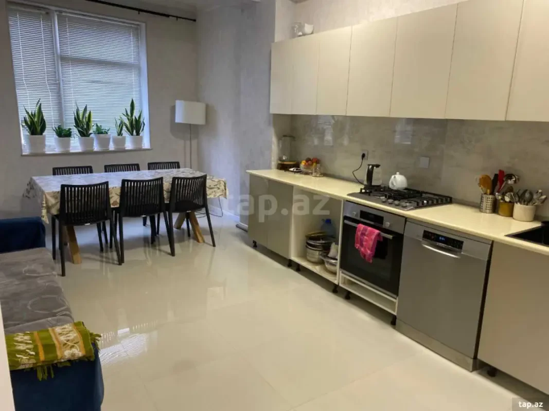 Satılır 3 otaqlı yeni tikili 85 m²