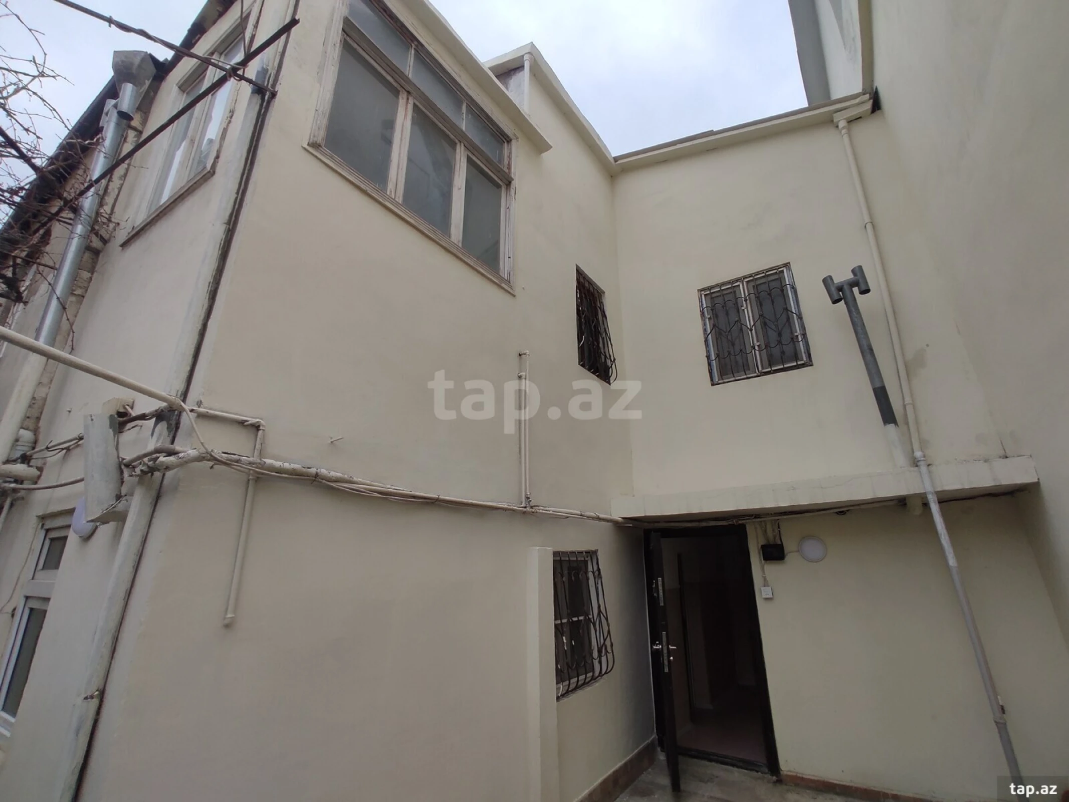 Satılır 4 otaqlı həyət evi
