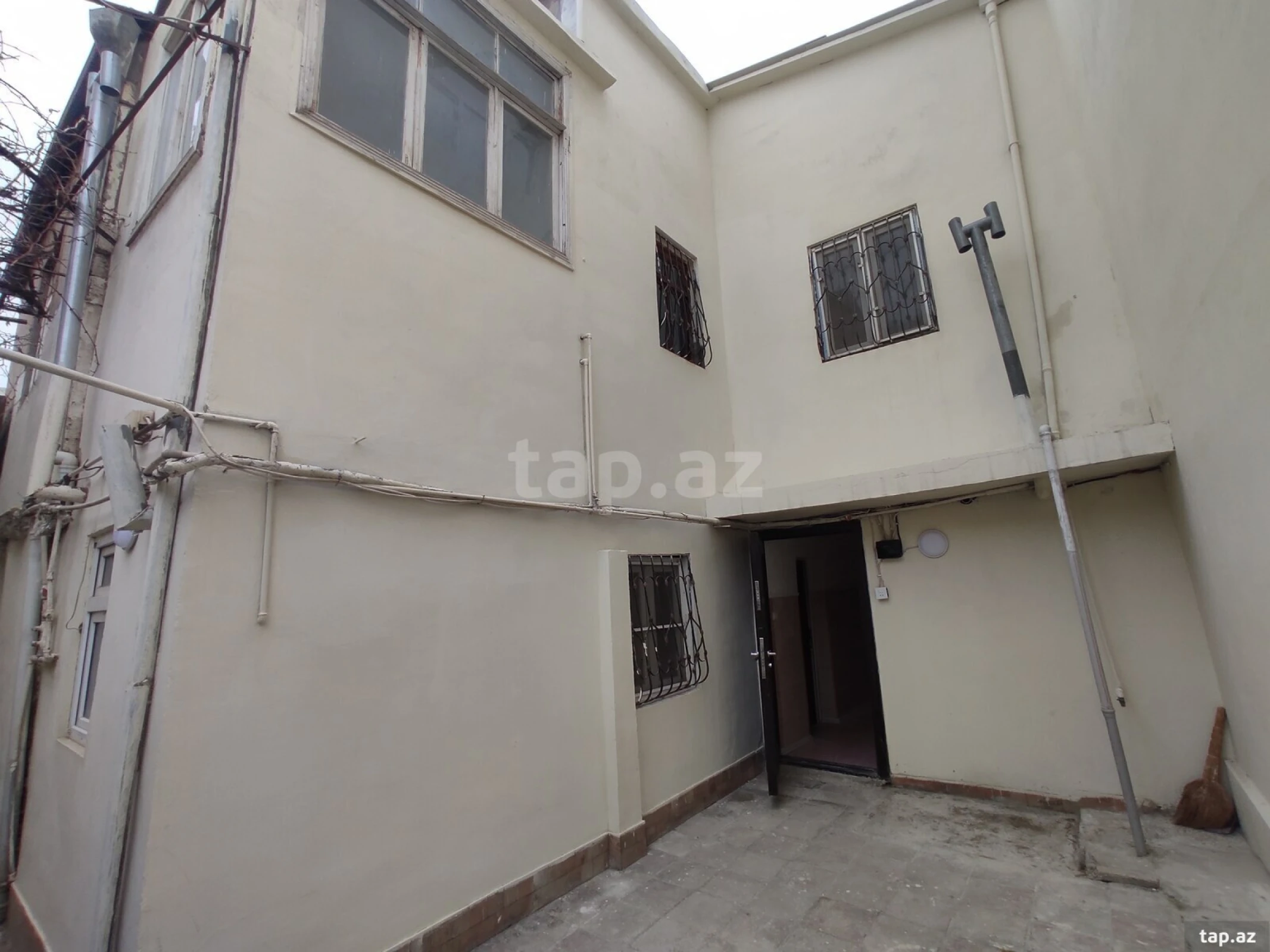 Satılır 4 otaqlı həyət evi