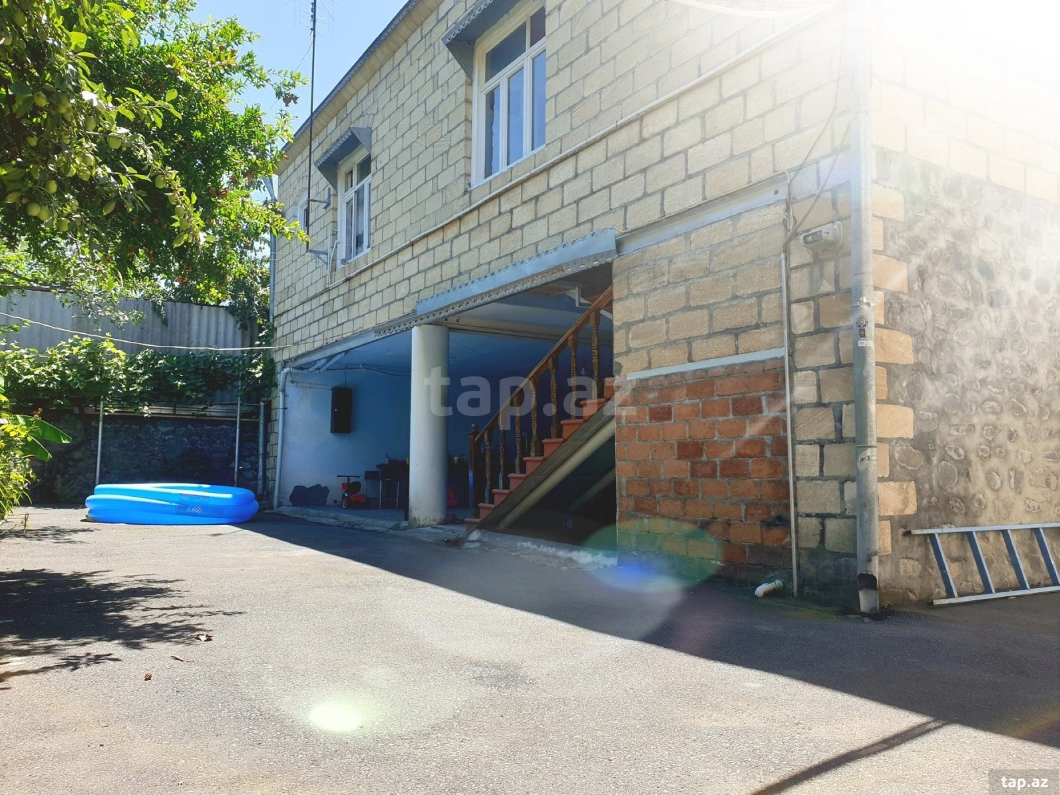 Satılır 7 otaqlı həyət evi