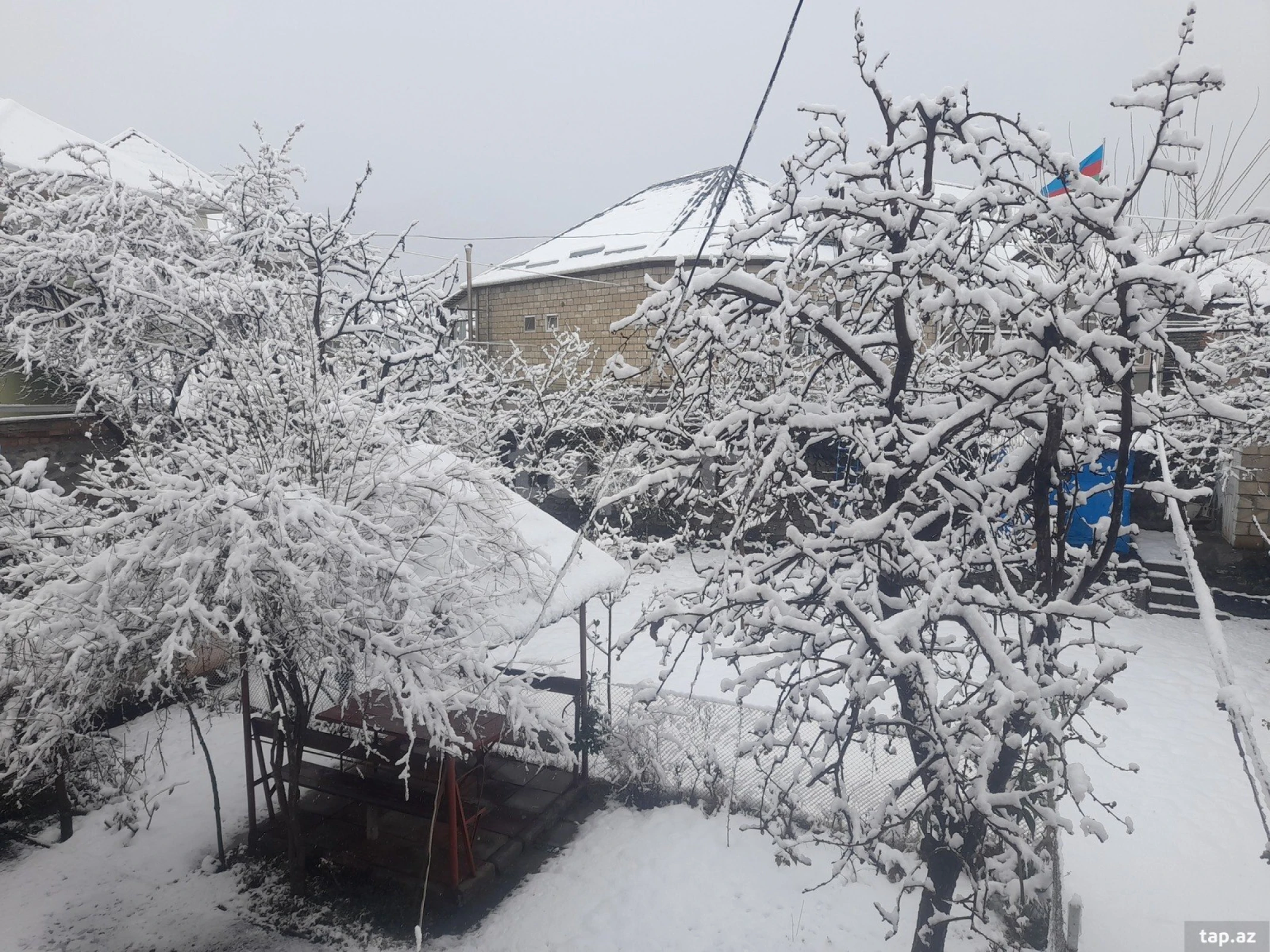 Satılır 7 otaqlı həyət evi