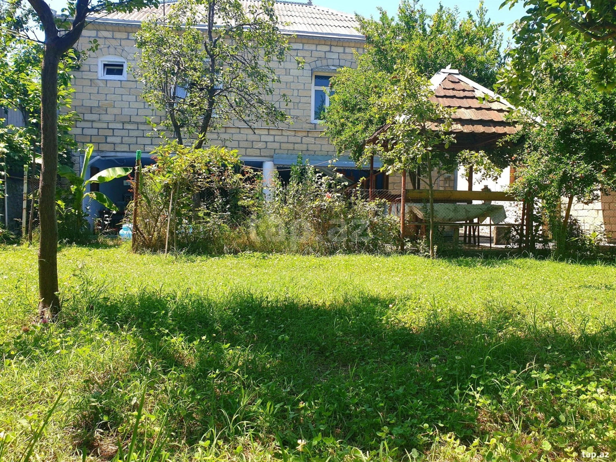 Satılır 7 otaqlı həyət evi