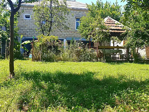 Satılır 7 otaqlı həyət evi