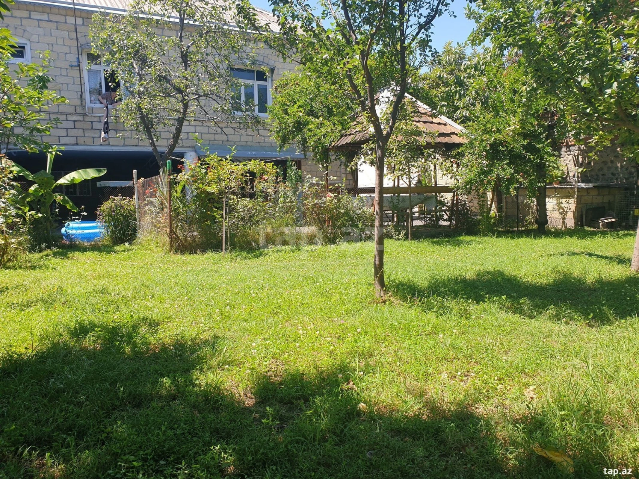 Satılır 7 otaqlı həyət evi