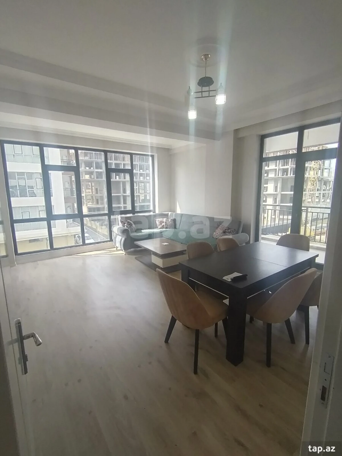 Kirayə verilir 2 otaqlı yeni tikili 94 m²
