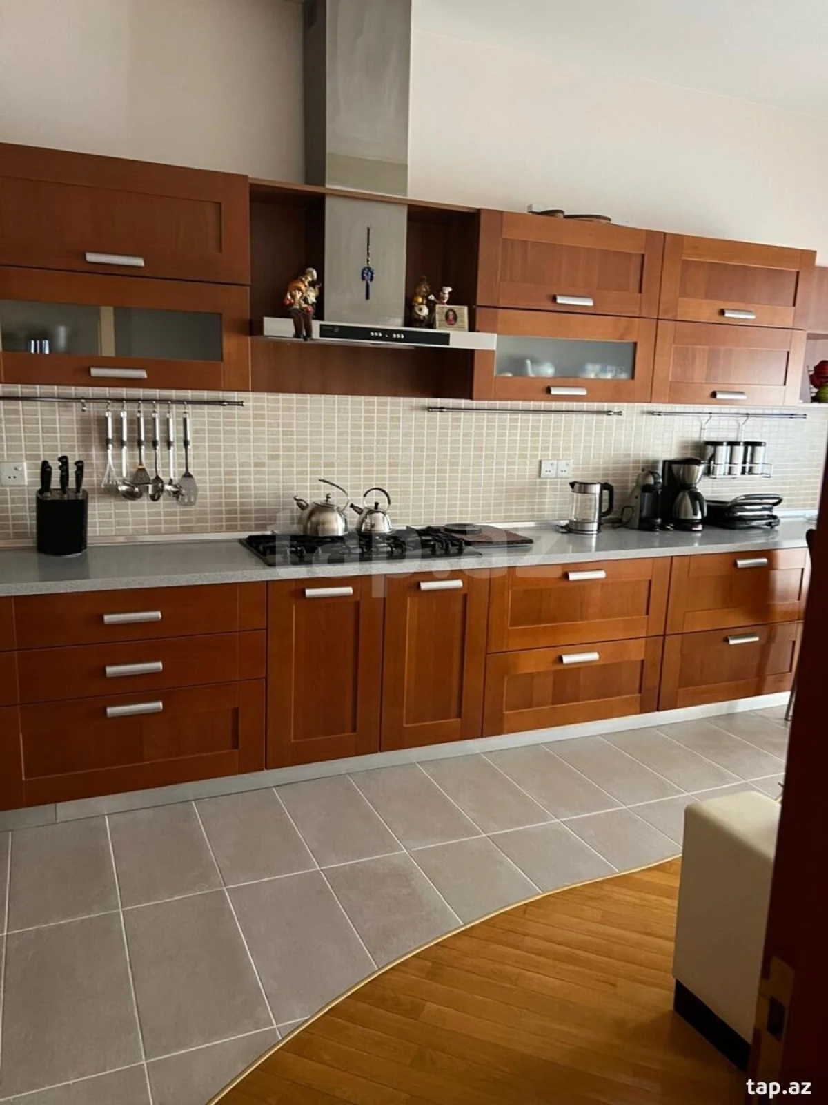 Kirayə verilir 4 otaqlı yeni tikili 195 m²