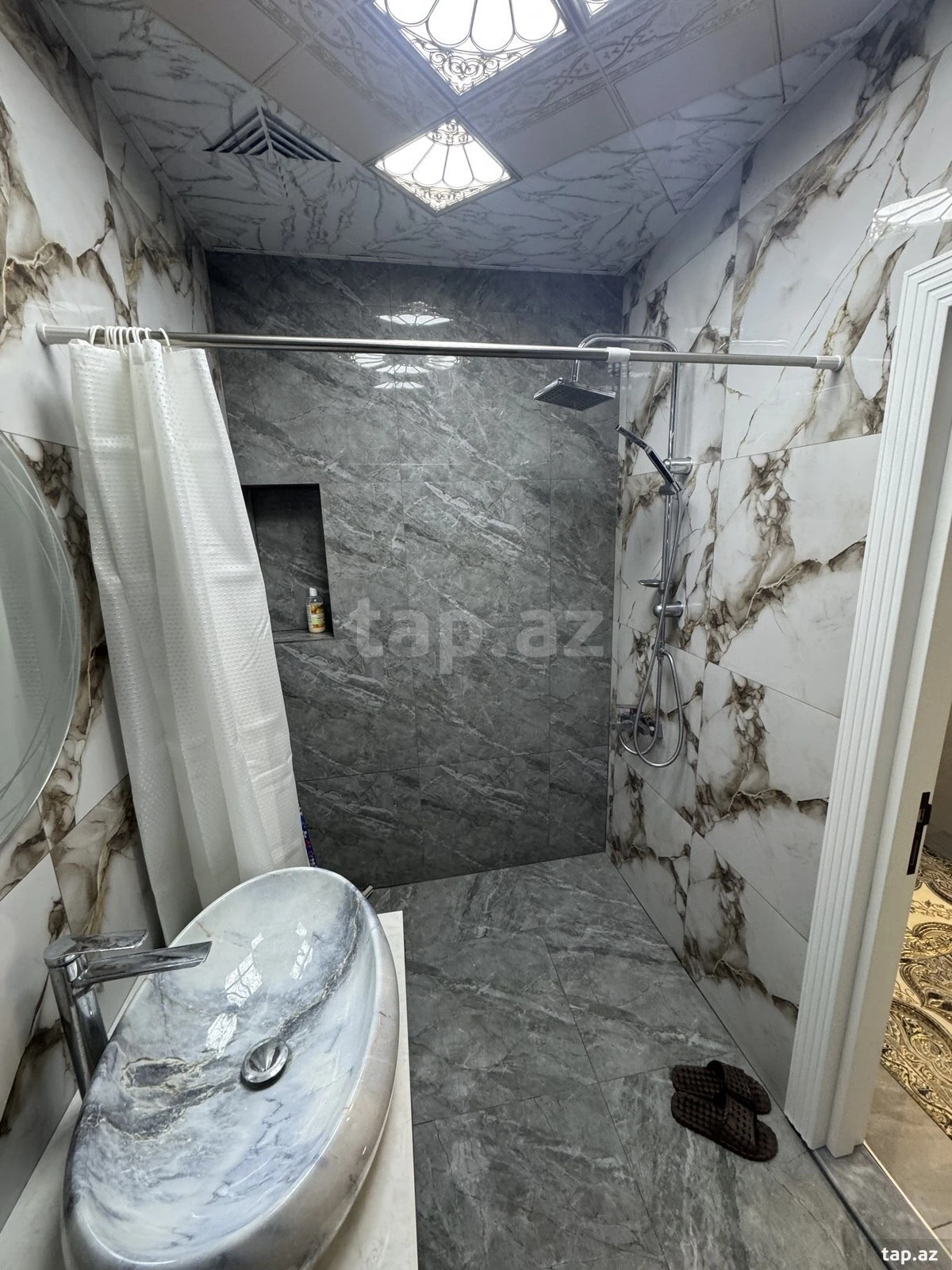 Kirayə verilir 2 otaqlı yeni tikili 70 m²