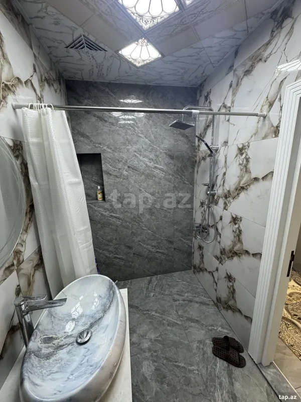 Kirayə verilir 2 otaqlı yeni tikili 70 m²