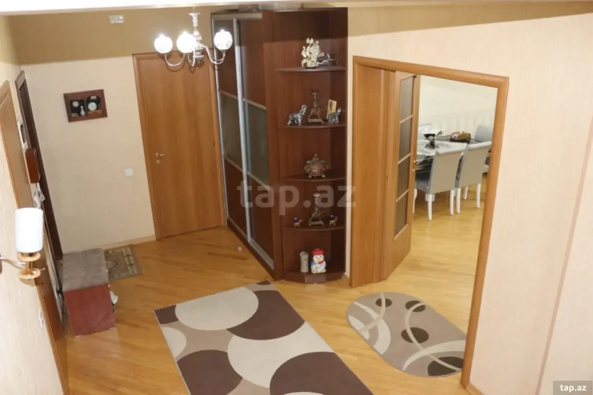 Satılır 3 otaqlı yeni tikili 135 m²