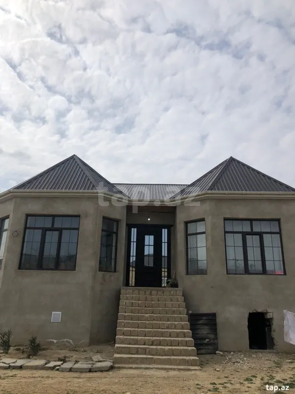 Satılır 4 otaqlı həyət evi