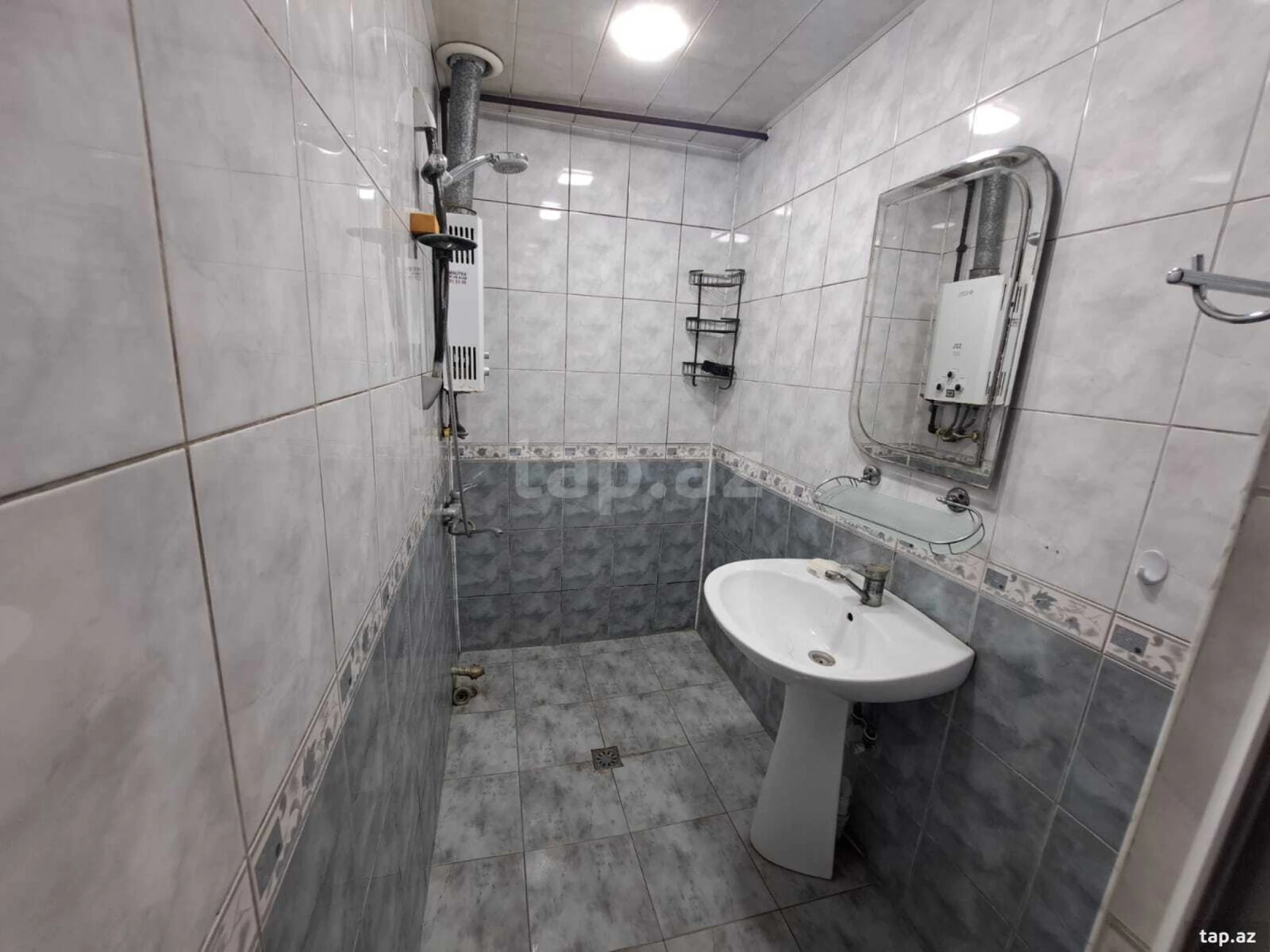 Kirayə verilir 2 otaqlı mənzil 70 m²