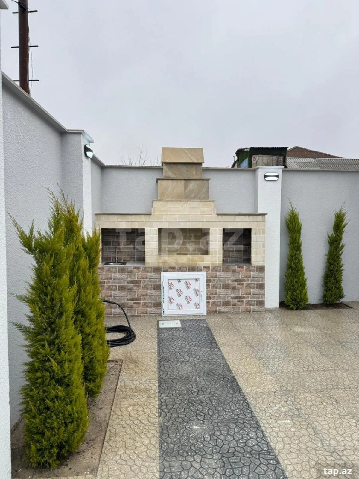 Satılır 4 otaqlı həyət evi