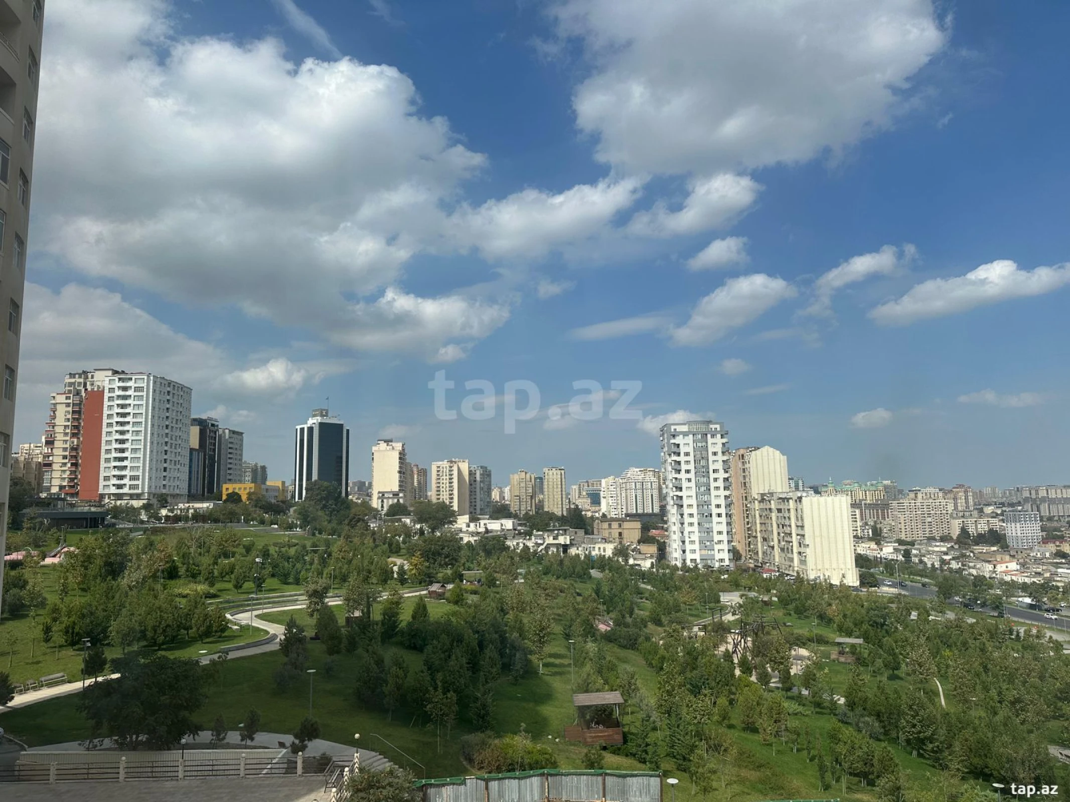 Kirayə verilir 4 otaqlı yeni tikili 142 m²