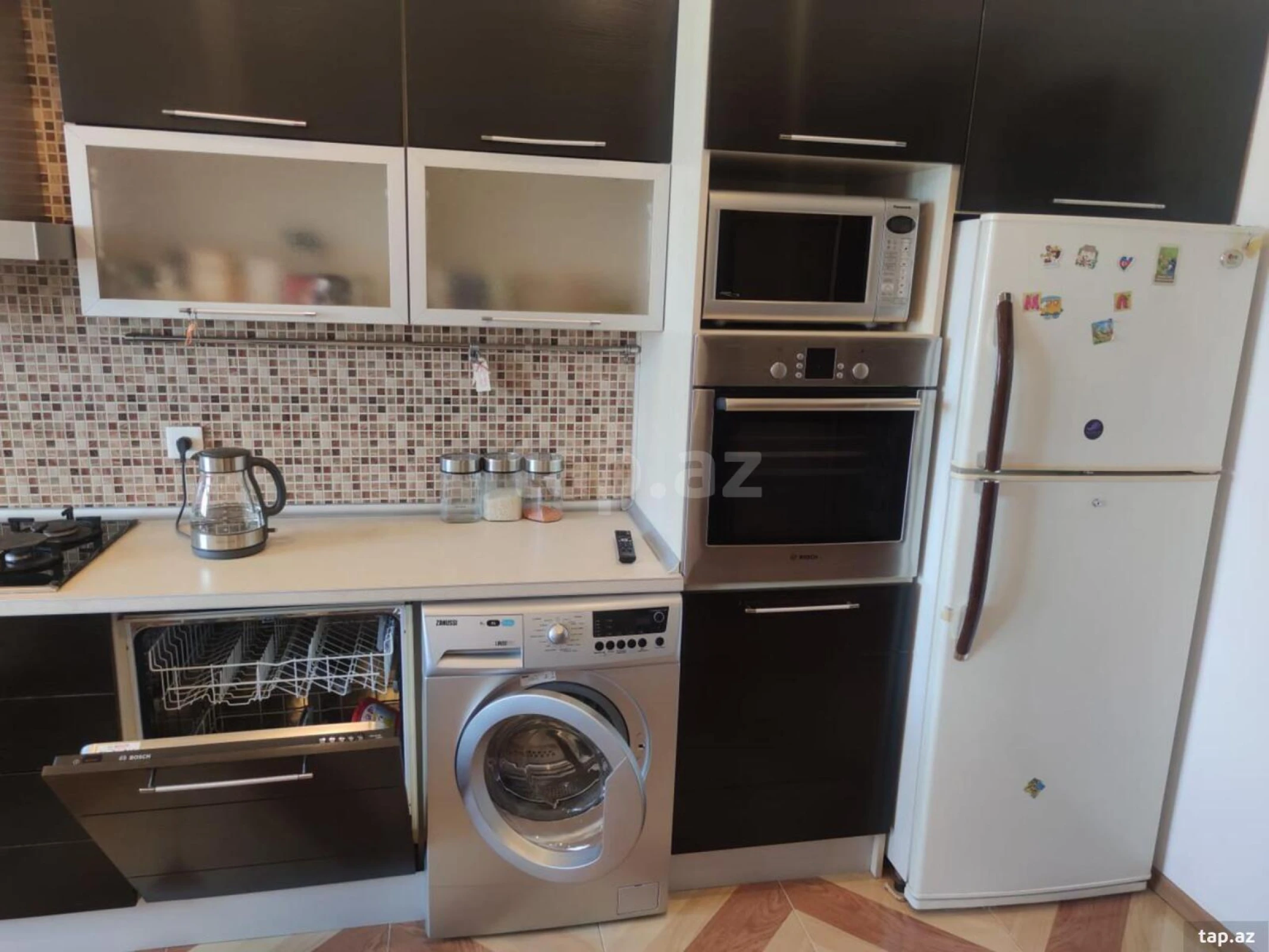 Kirayə verilir 4 otaqlı yeni tikili 142 m²