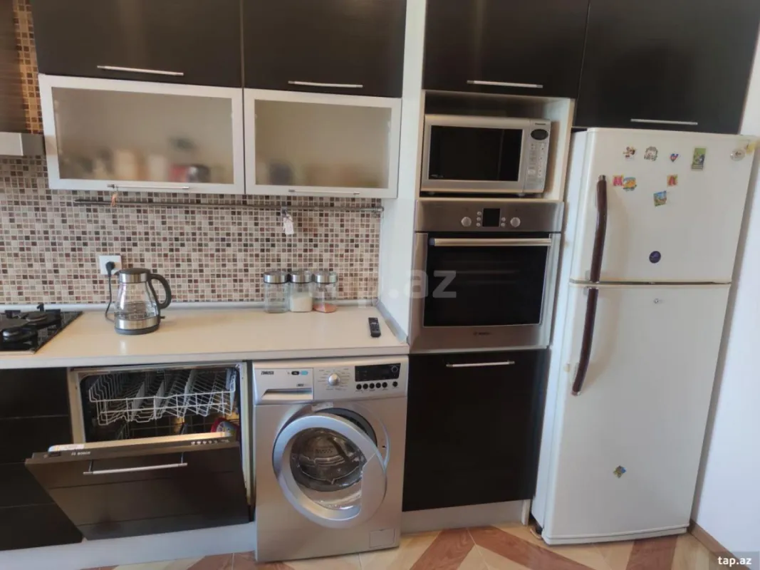 Kirayə verilir 4 otaqlı yeni tikili 142 m²