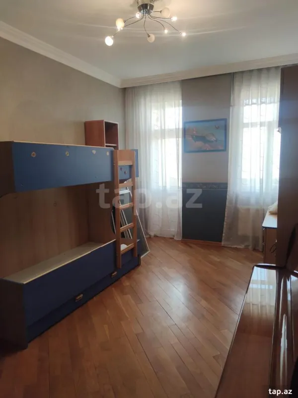 Kirayə verilir 4 otaqlı yeni tikili 142 m²