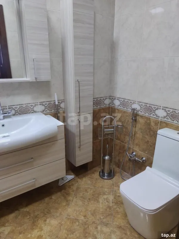 Kirayə verilir 4 otaqlı yeni tikili 142 m²