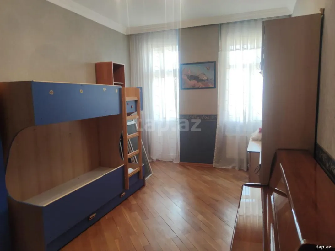 Kirayə verilir 4 otaqlı yeni tikili 142 m²