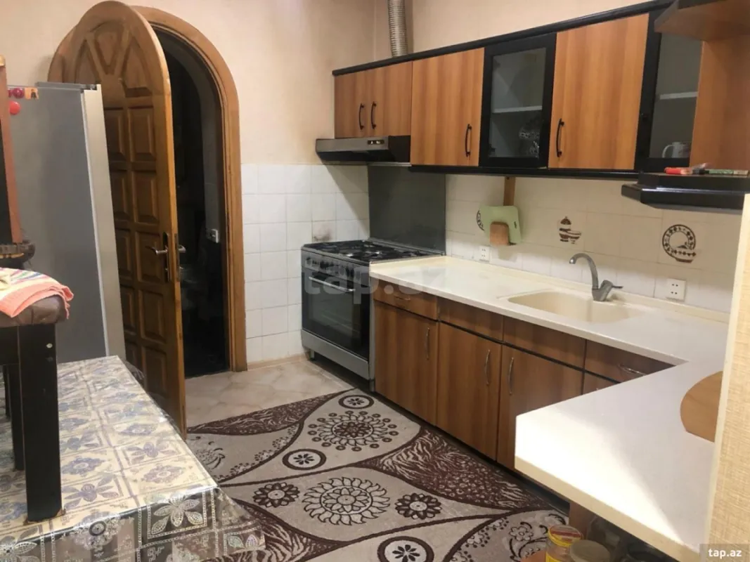 Satılır 4 otaqlı mənzil 120 m²
