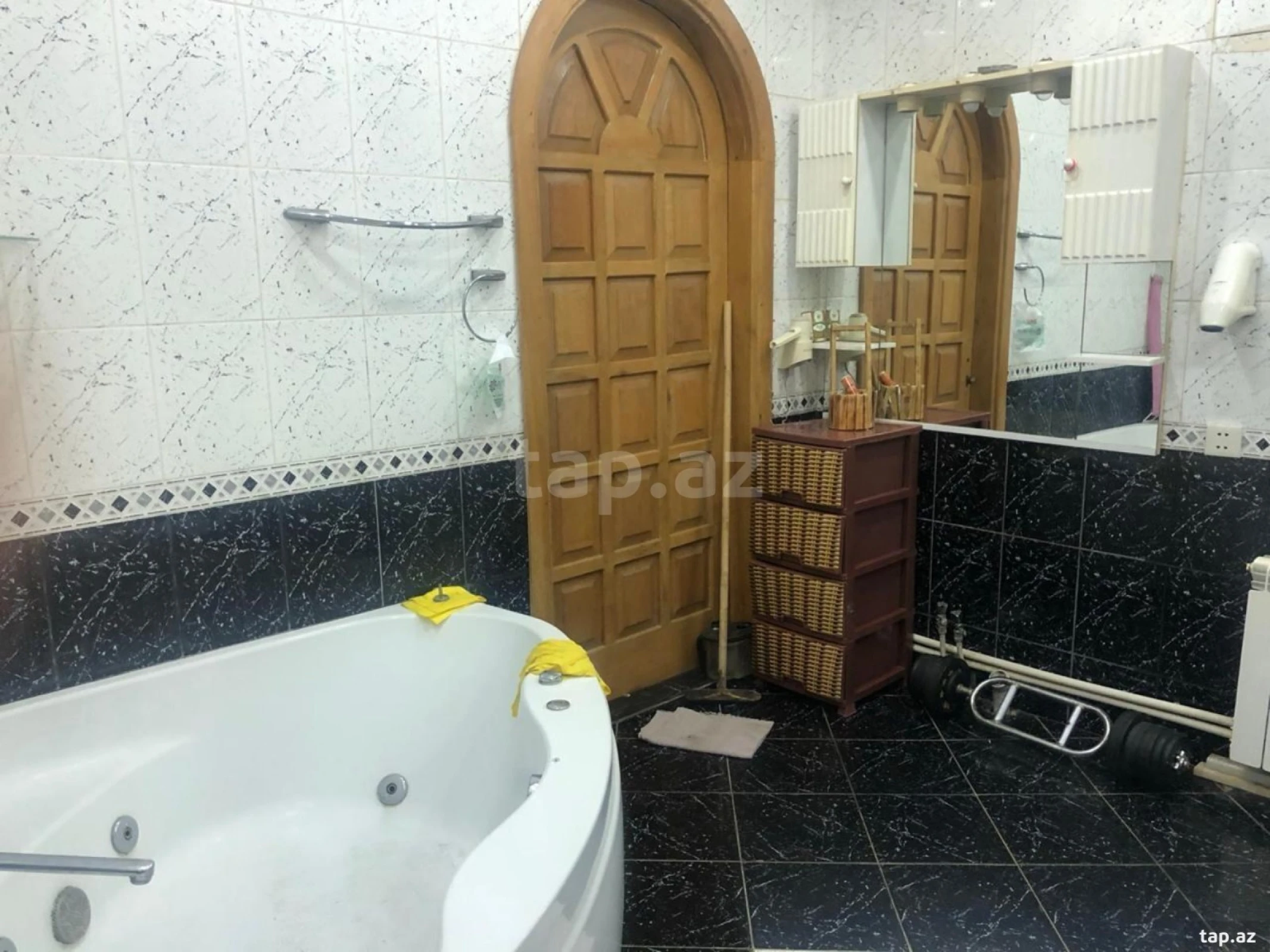 Satılır 4 otaqlı mənzil 120 m²