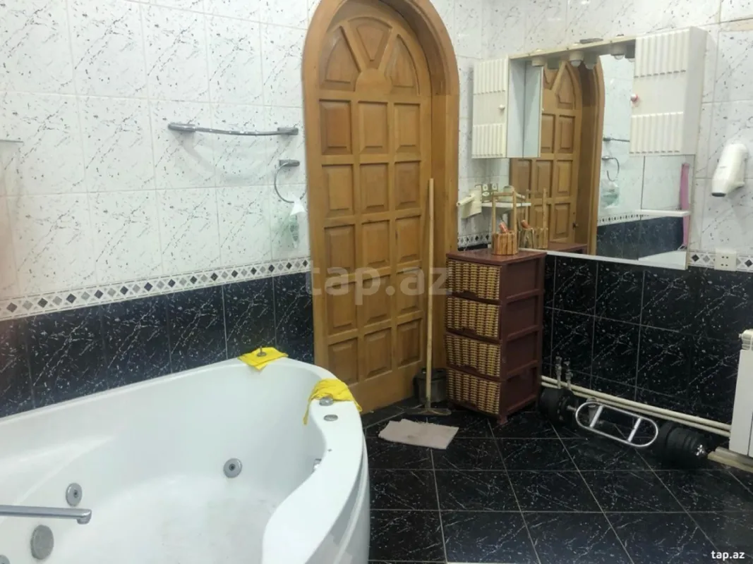 Satılır 4 otaqlı mənzil 120 m²