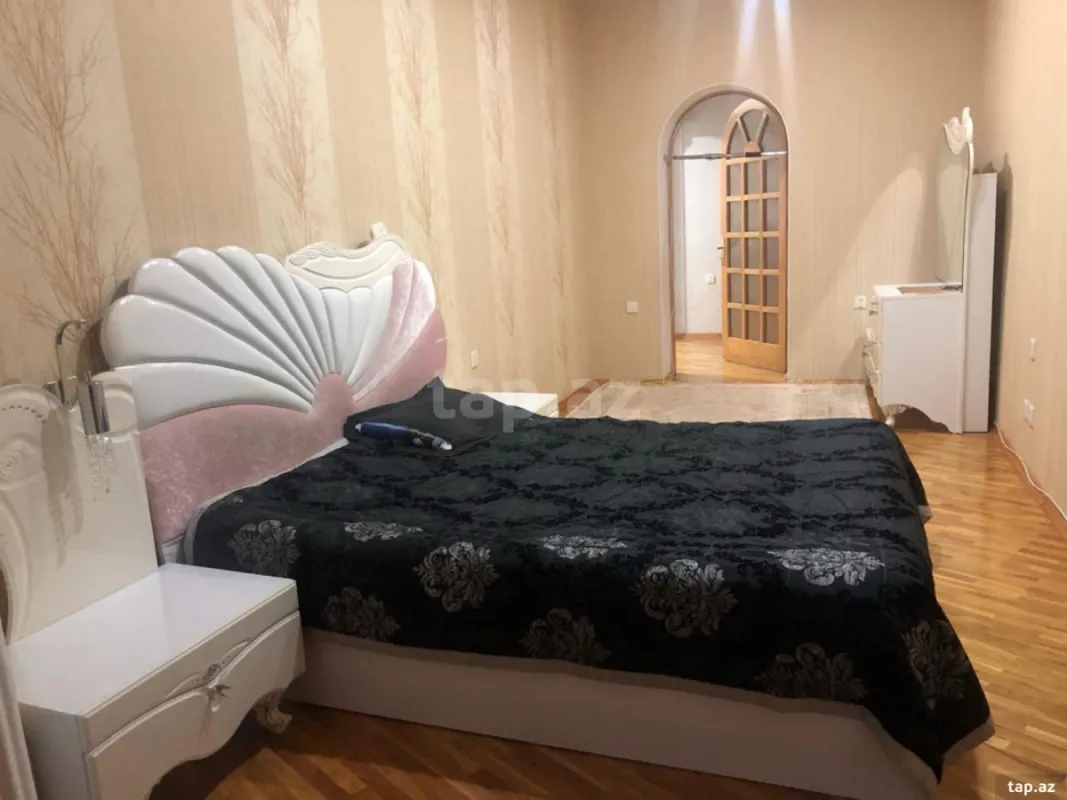 Satılır 4 otaqlı mənzil 120 m²