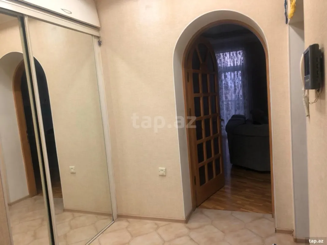 Satılır 4 otaqlı mənzil 120 m²