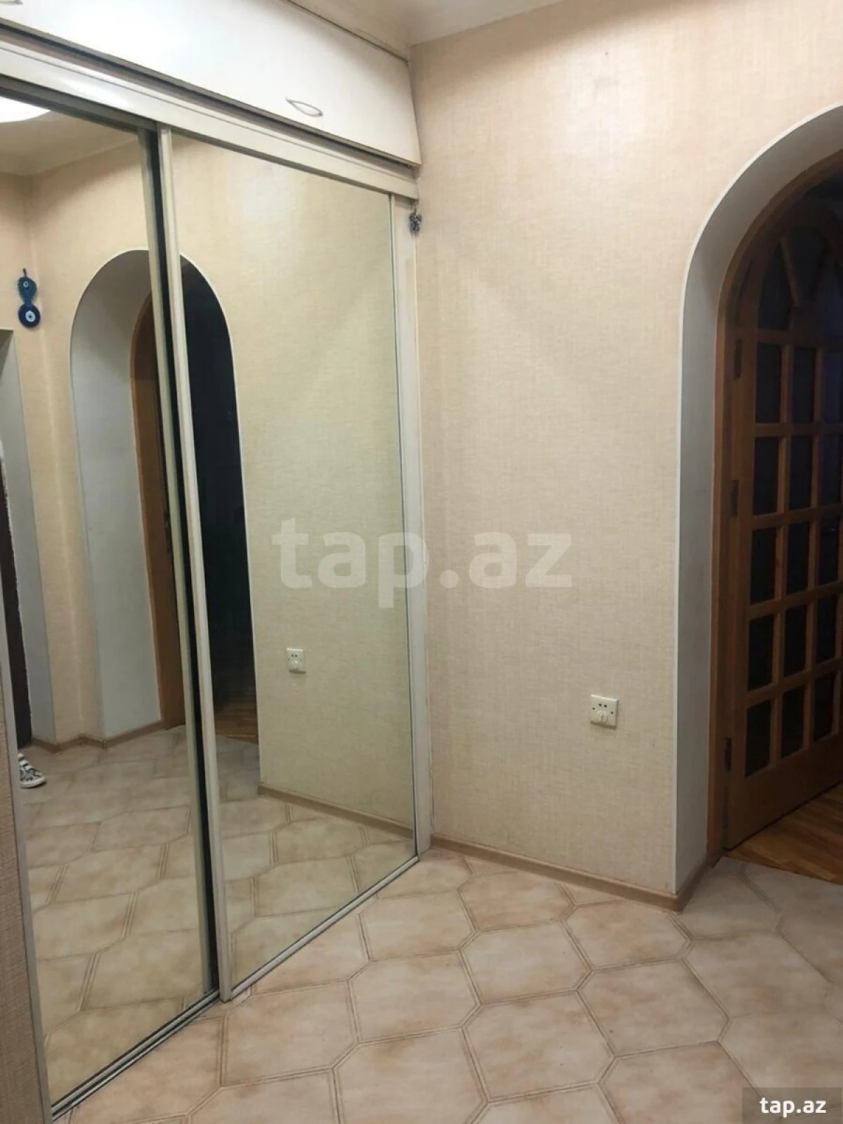 Satılır 4 otaqlı mənzil 120 m²