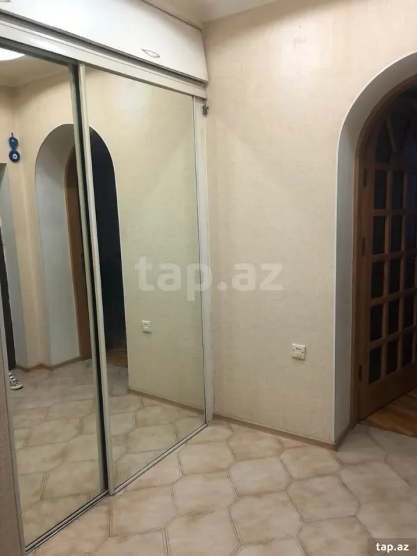Satılır 4 otaqlı mənzil 120 m²