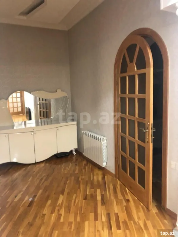 Satılır 4 otaqlı mənzil 120 m²