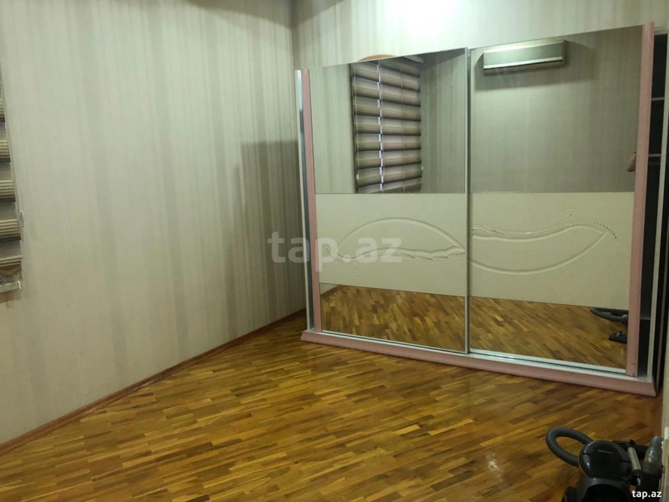 Satılır 4 otaqlı mənzil 120 m²