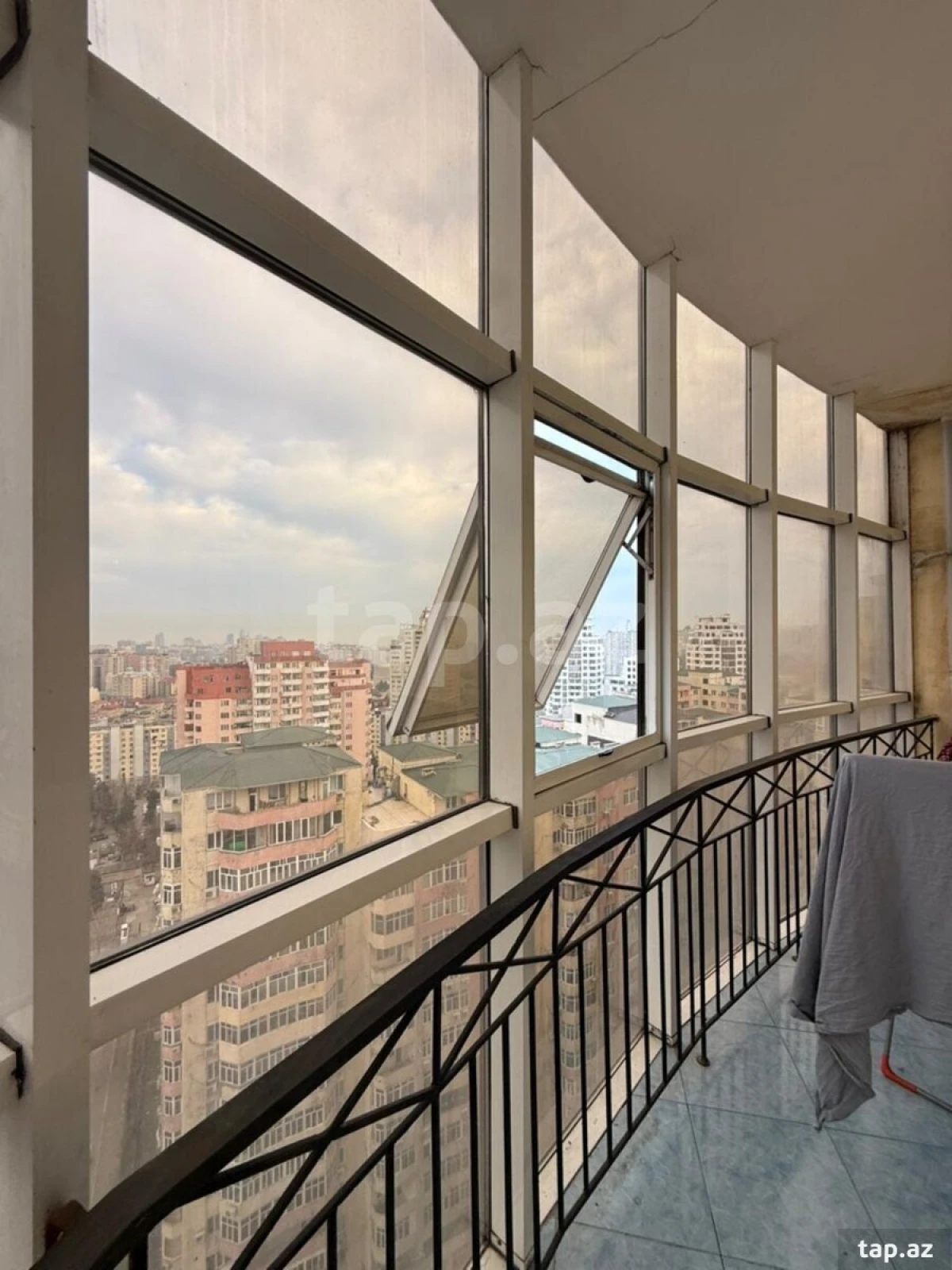 Kirayə verilir 4 otaqlı yeni tikili 190 m²
