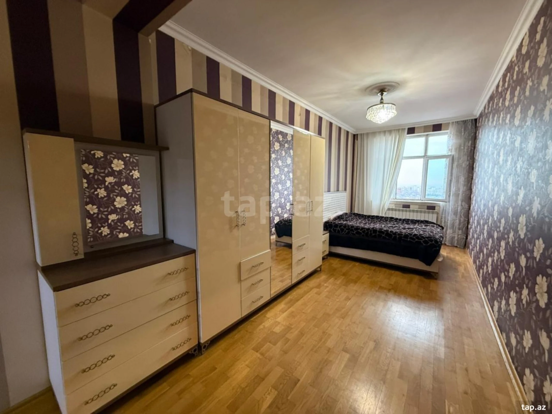 Kirayə verilir 4 otaqlı yeni tikili 190 m²
